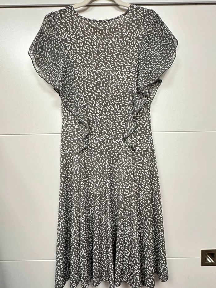Robe Armand Thiery taupe et blanche - photo numéro 4