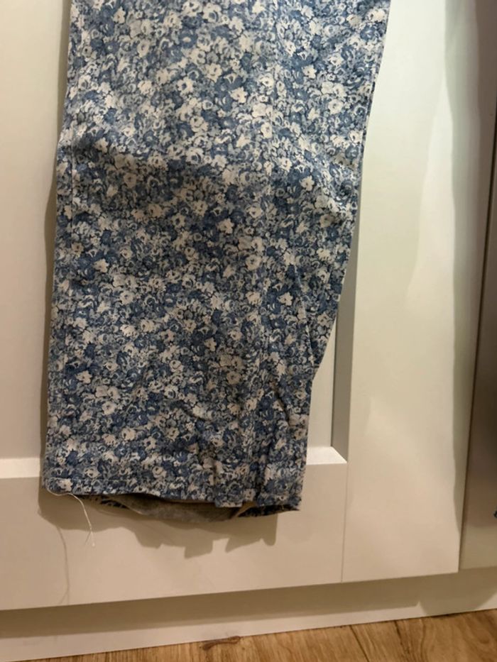 683 – pantalon fleuri blanc et bleu clair ajusté sans marque et taille 34-36 / S - photo numéro 5