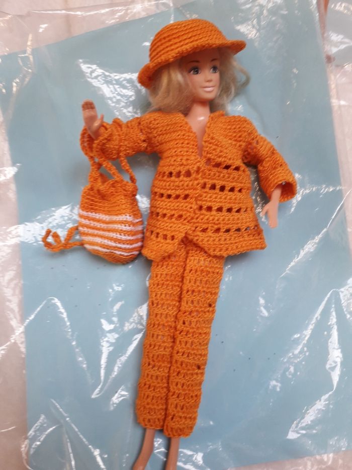 Poupée Barbie habillée de neuf - photo numéro 2