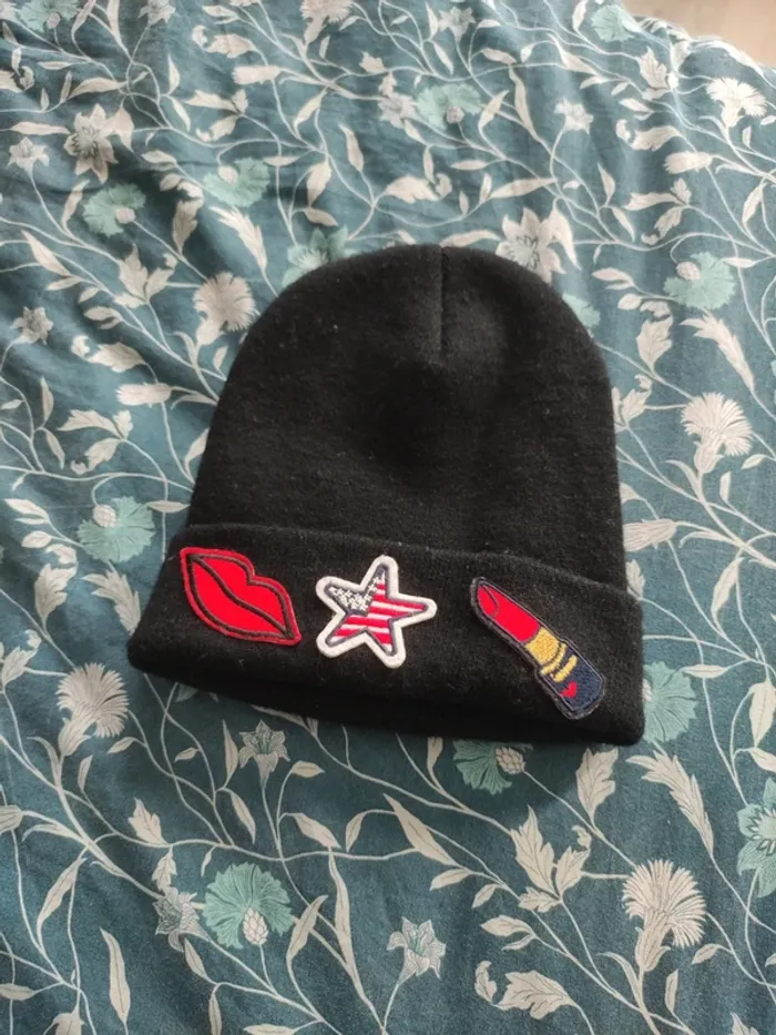 Bonnet neuf jamais servi 5/8 ans