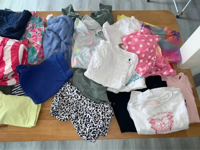 Lot vêtements fille 5 ans  ( 27 vêtements)