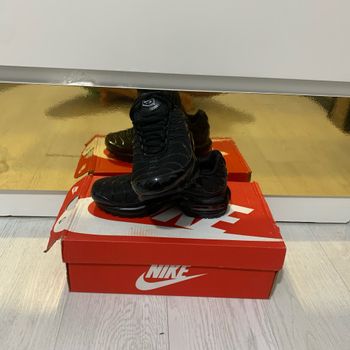 Chaussures pour garçons tn nike noir