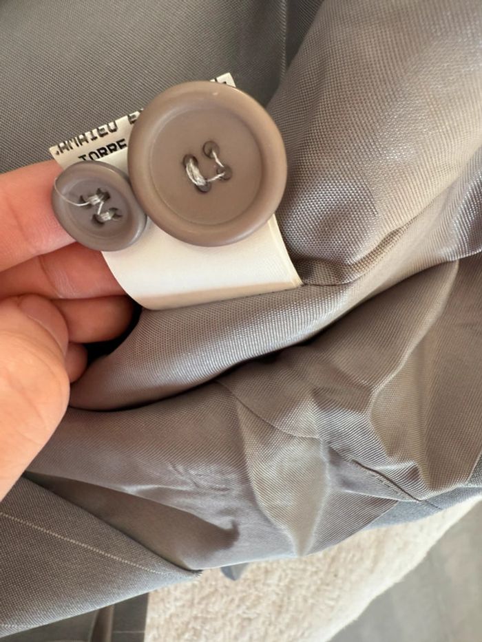 Veste de tailleur grise à rayures blanches classe élégante - photo numéro 10
