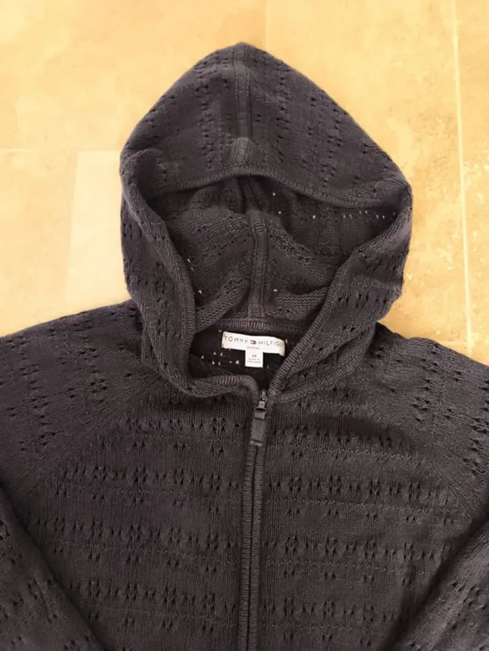 Joli sweat capuche femme 3XL Tommy Hilfiger marine excellent état sauf motif abîmé épaule droite - photo numéro 5