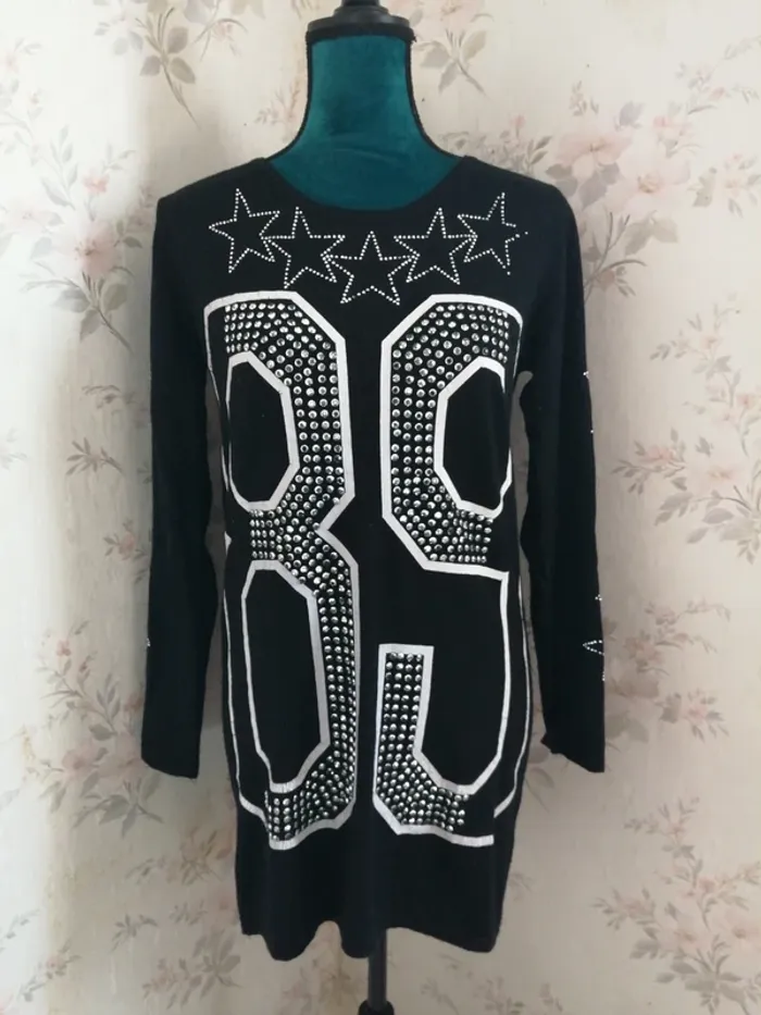 Robe pull noire à strass avec numéro 89 / estelle / (M-L) - photo numéro 2