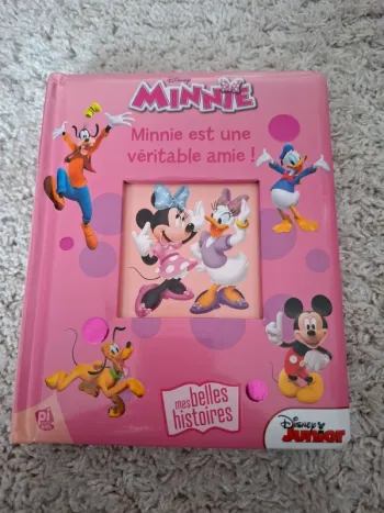 Livre Minnie cartonnée avec 3 histoires