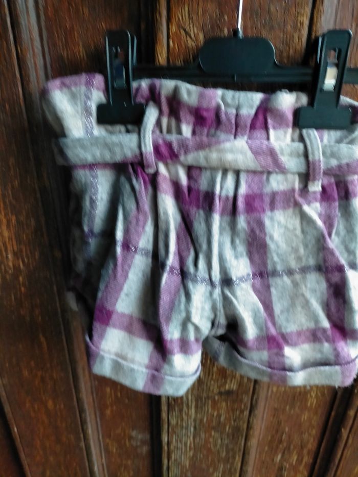 Très beau short Burberry 5 ans - photo numéro 5