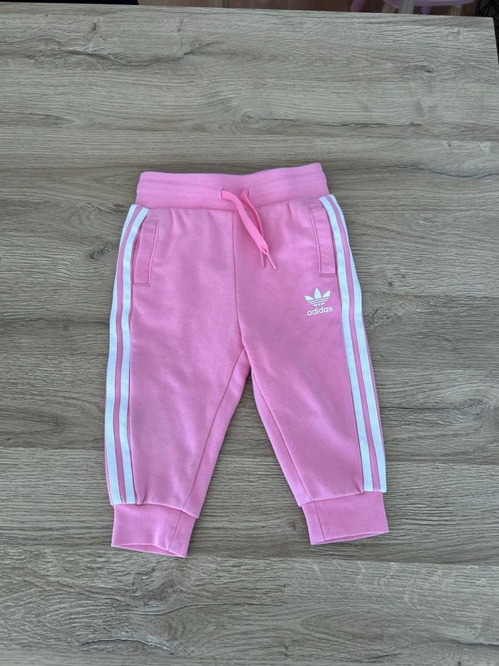 Pantalon de jogging Adidas bébé fille taille 9-12 mois - photo numéro 1