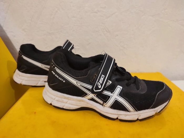Baskets Asics enfants pointure 28.5
