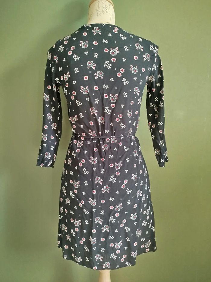 Robe noire à fleurs - photo numéro 2