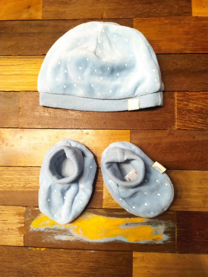 Ensemble bonnet et chaussons pour bébé