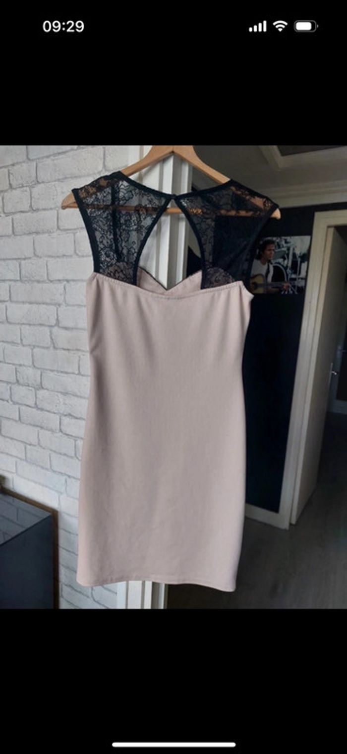 Robe Lipsy London taille 38 - photo numéro 2