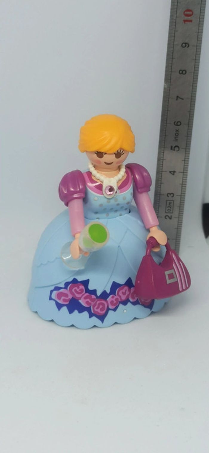 Femme princesse robe bleue avec sac à main et verre playmobil