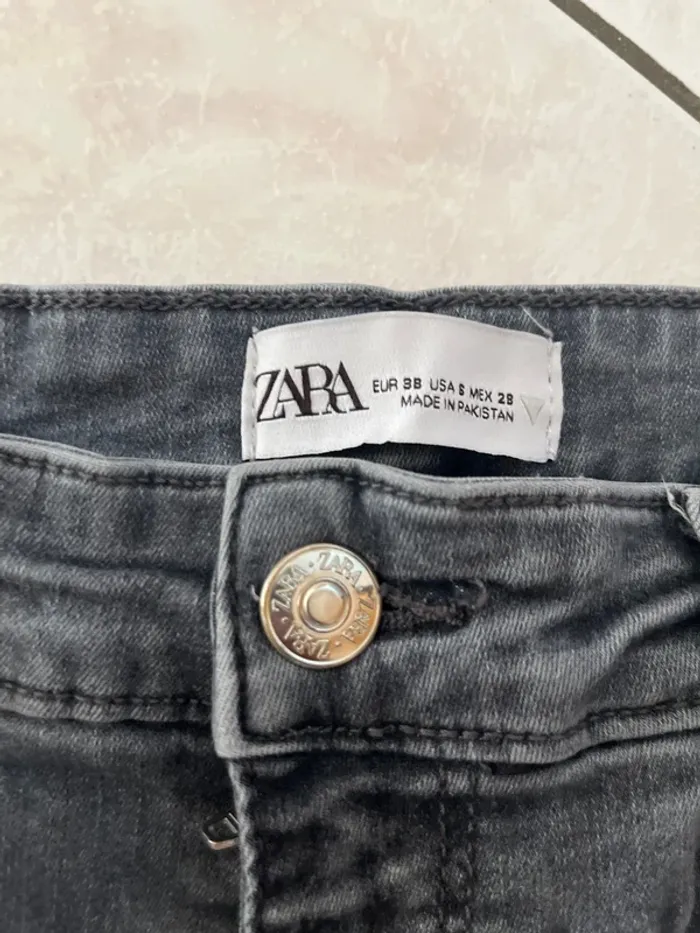 Jeans femme Zara/ 38 / Gris /Très bon état - photo numéro 2