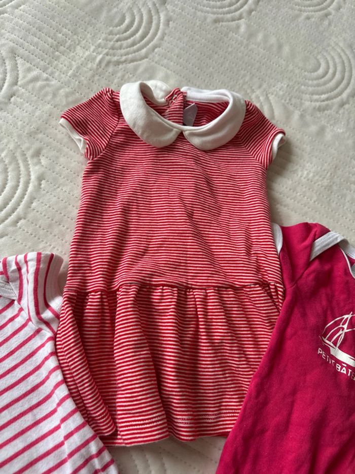 Lot deux bodies petit bateau et une robe petit bateau 6 mois - photo numéro 3