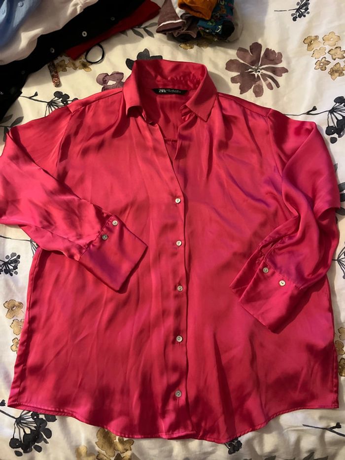 Chemise rose satinée