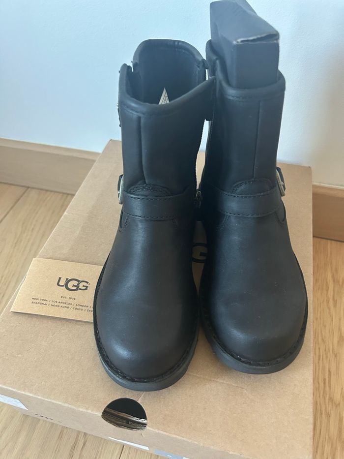 Boots UGG chaude et wateristant taille 30 neuve - photo numéro 9