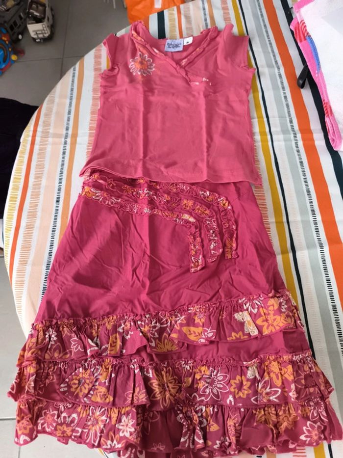 Ensemble jupe et tee shirt 8 ans