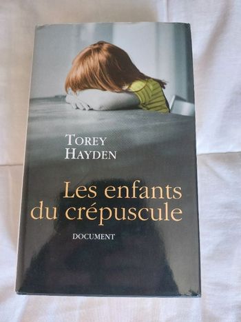 Livre titre Les enfants du crépuscule