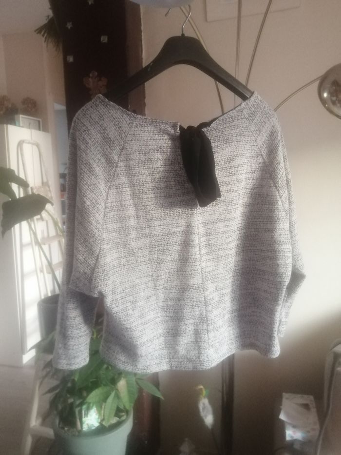 💮Pull gris avec ouverture dans le dos Taille 38 "Naf Naf" 🌸 - photo numéro 4