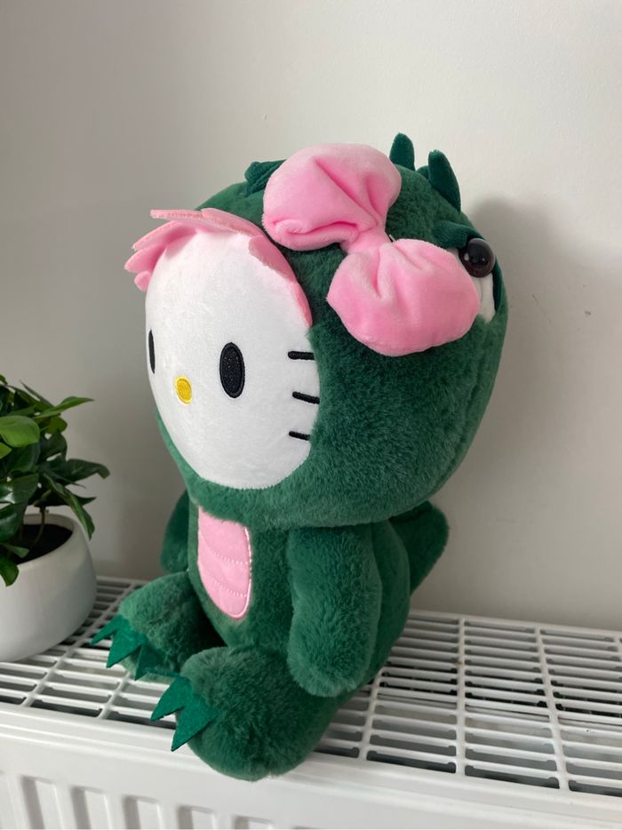 Peluche Sanrio Hello Kitty Dinosaure 🦖 - photo numéro 8