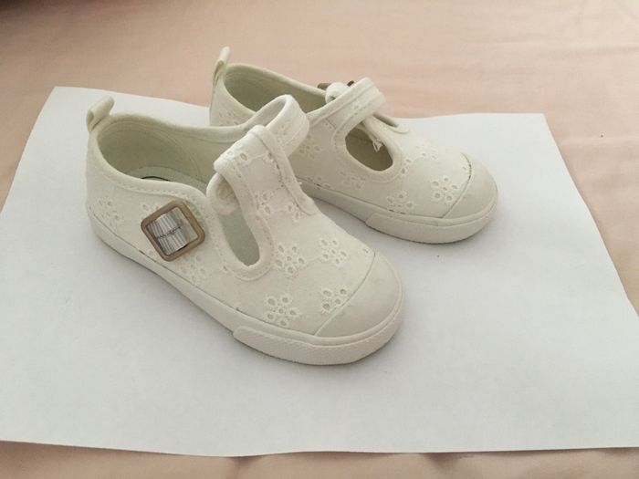 Chaussures blanche dentelle taille 23 - photo numéro 2