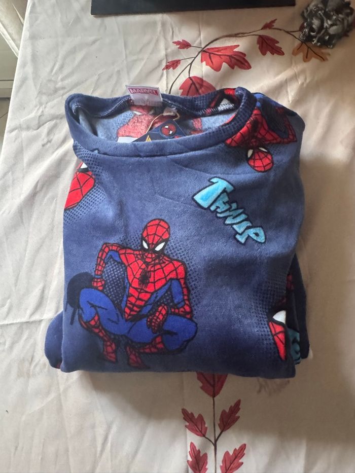 Pyjama velours Spiderman neuf 6 ans - photo numéro 7