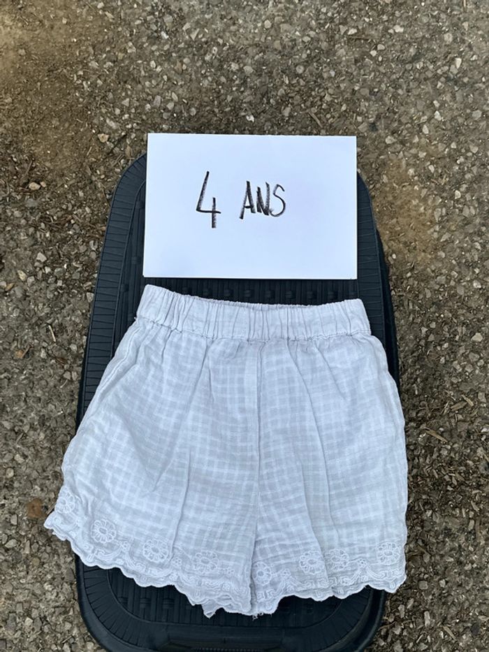 Short blanc dentelle