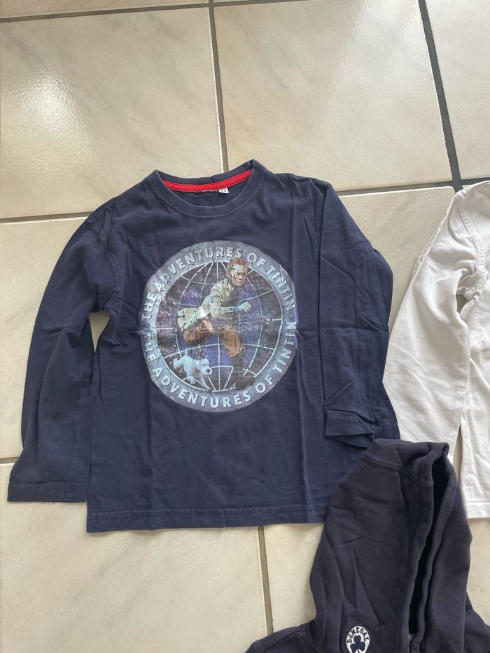 Lot de 4 hauts et 1 sweat-shirt garçon 8 ans - photo numéro 3