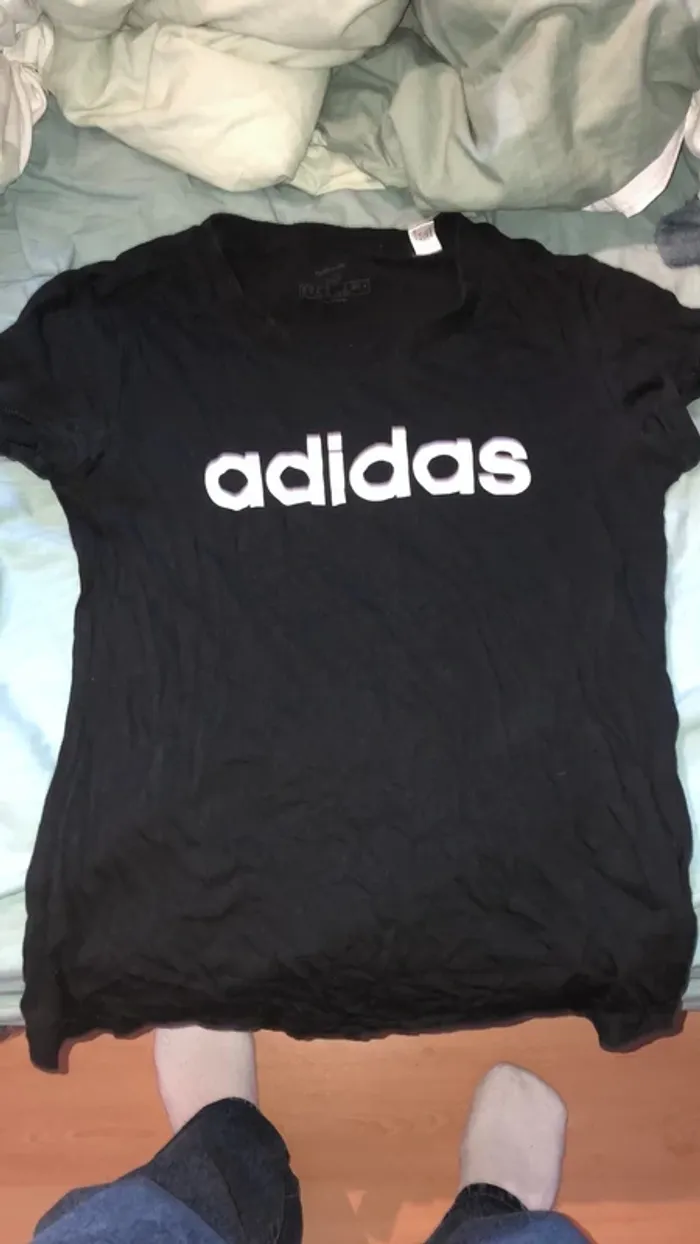 T short noir. Adidas XS unisexe