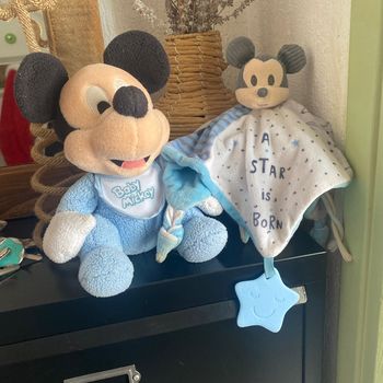 Lot bébé Mickey avec doudou plat