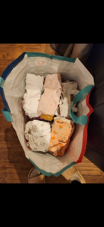 Vend lot de vêtements 1 mois fille 