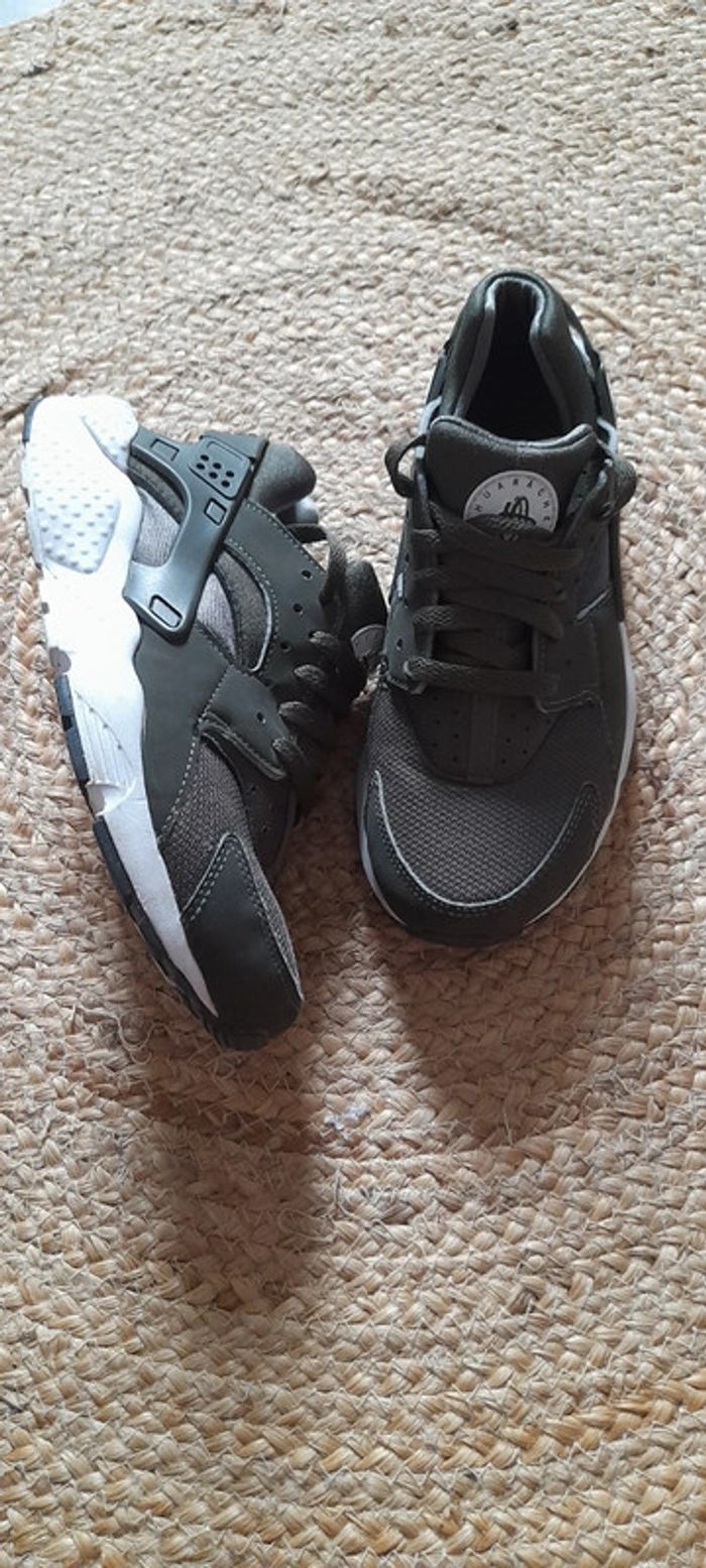 Basket Nike Huarache kaki