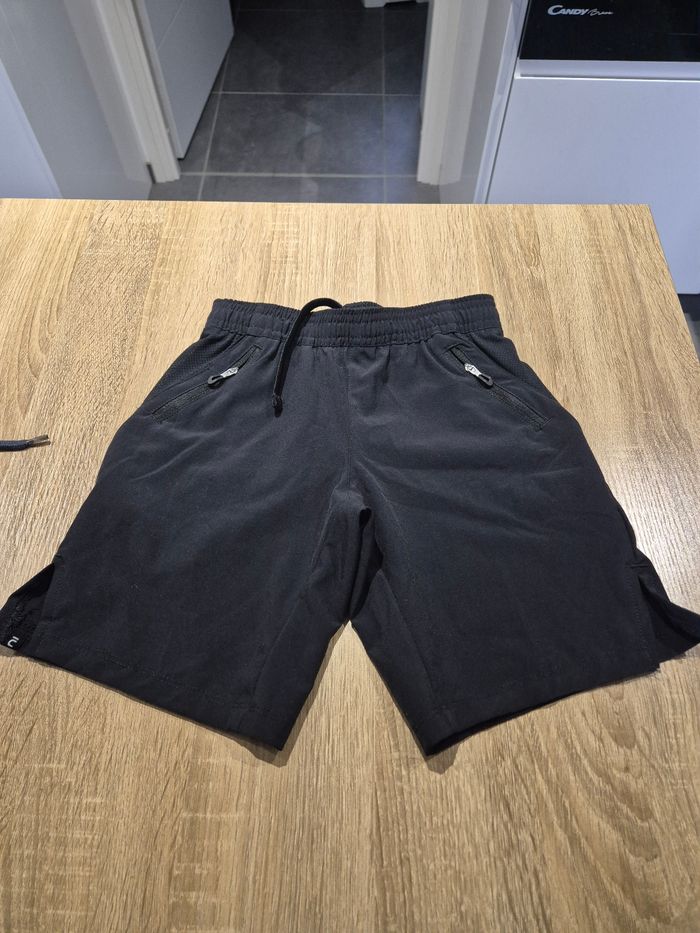 Lot short garçon T 8 ans - photo numéro 3
