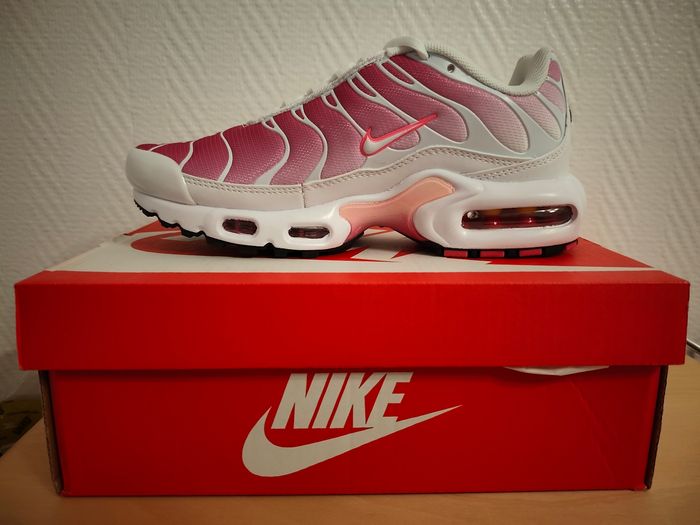 Nike air Max plus taille 38 neuf avec étiquette et emballage. - photo numéro 3