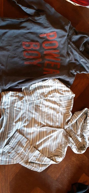 Lot de t shirt a capuches