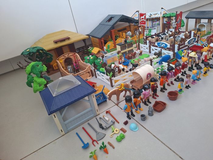 Très gros lot playmobil chevaux, ferme, écurie, enclos... - photo numéro 2