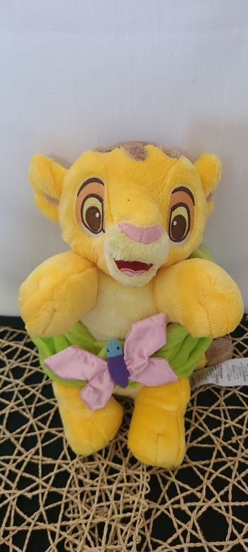 Peluche Simba DISNEYLAND PARIS Le Roi Lion couverture feuille bébé Disney