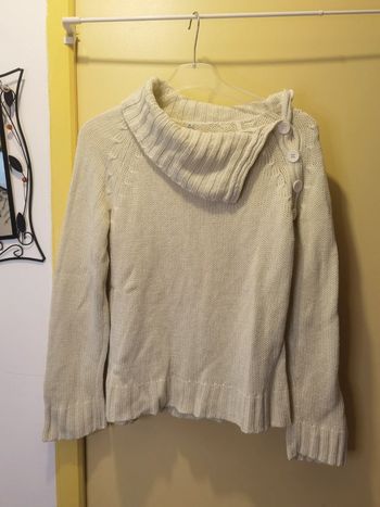 Pull crème à boutons