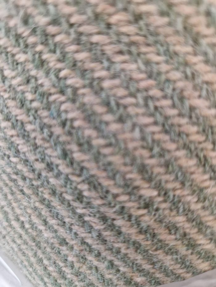 Tissu 100 % laine de poids moyen, 8,5 m x 144 cm. Magnifique mélange de tissages vert et beige actue - photo numéro 2