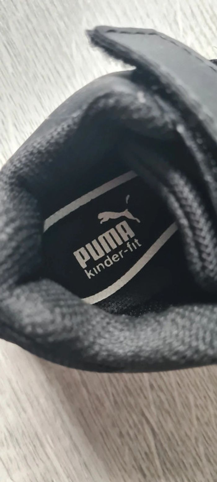Puma noires et blanches Pointure 20 - photo numéro 3