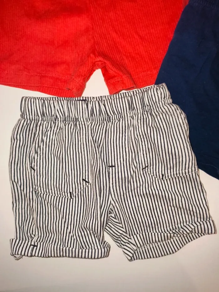 Lot de trois shorts légers état 12 mois différentes marques - photo numéro 2