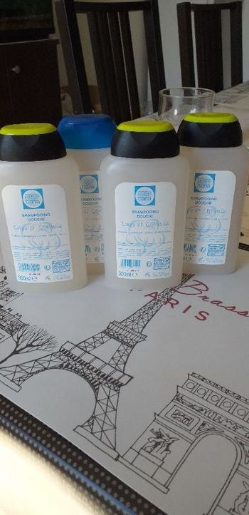 Lot de shampooing douche