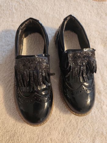 Chaussures vernies noires à franges pailletées – Pointure 31 – Très bon état