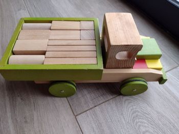 Camion en bois