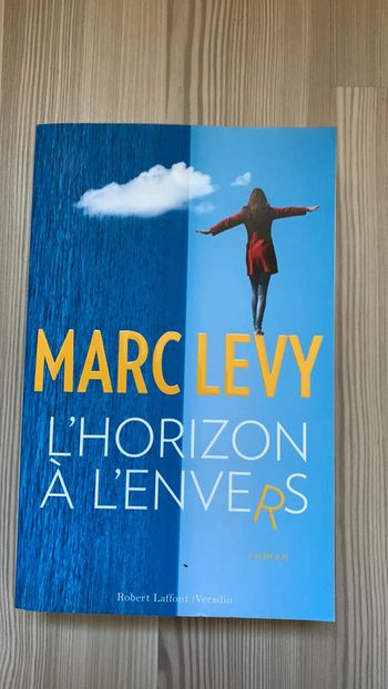 Roman Marc Levy L'Horizon à l'envers parfait état