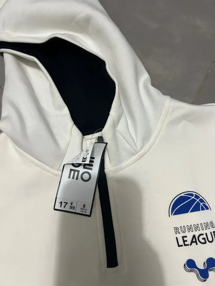 Pull taille 8 ans enfant NEUF - photo numéro 2