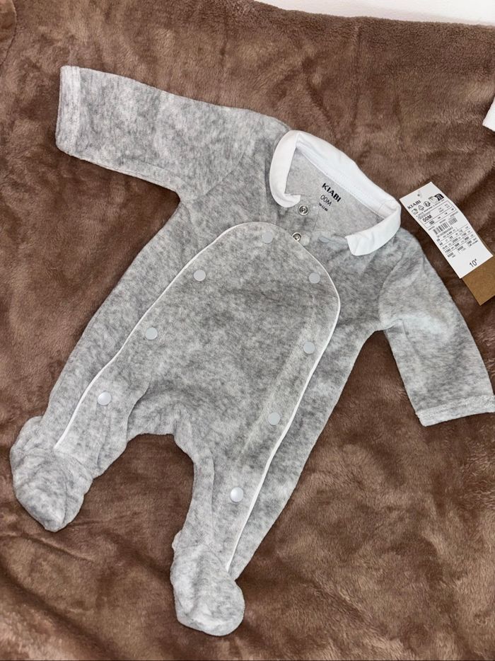 Lot pyjama et gilet