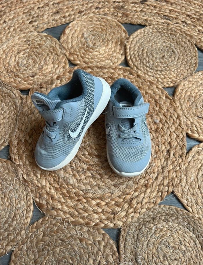 Baskets Nike pointure 23.5