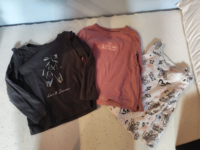 Lot tee shirt manches longues 4-5 ans